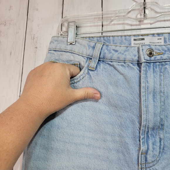 BERSHKA BLUE RIPPED MOM JEANS HIGH WAIST STRAIGHT LEG DISTRESSED Y2K Size US 6. - Picture 4 of 10